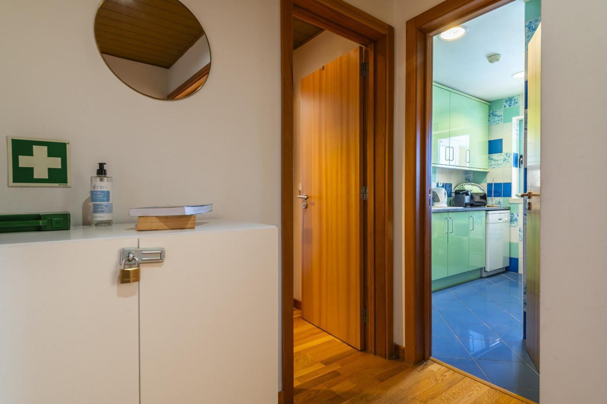 Marina Breeze Apartment With Pool - 900M From The Beach Albufeira Eksteriør bilde