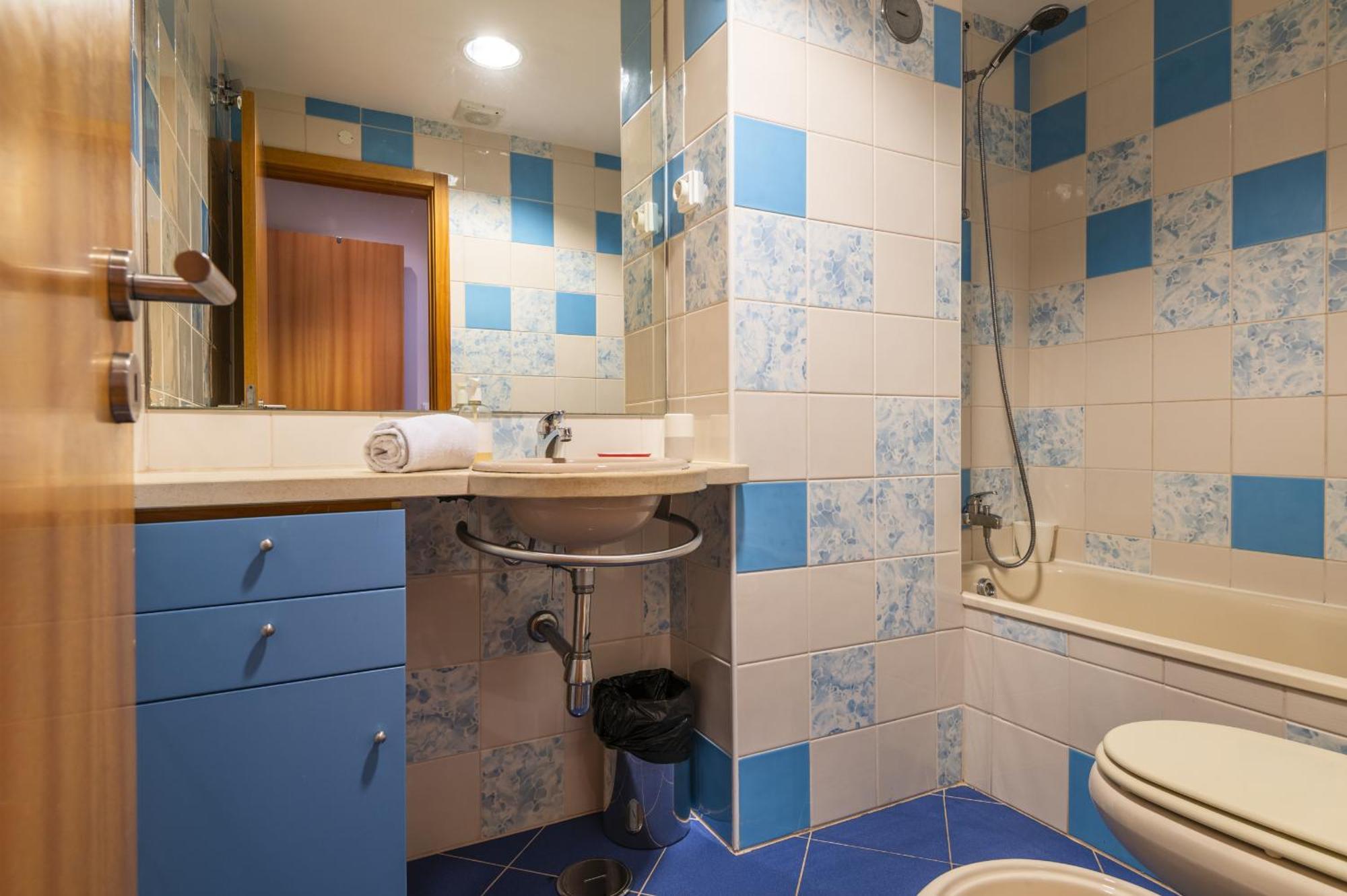 Marina Breeze Apartment With Pool - 900M From The Beach Albufeira Eksteriør bilde