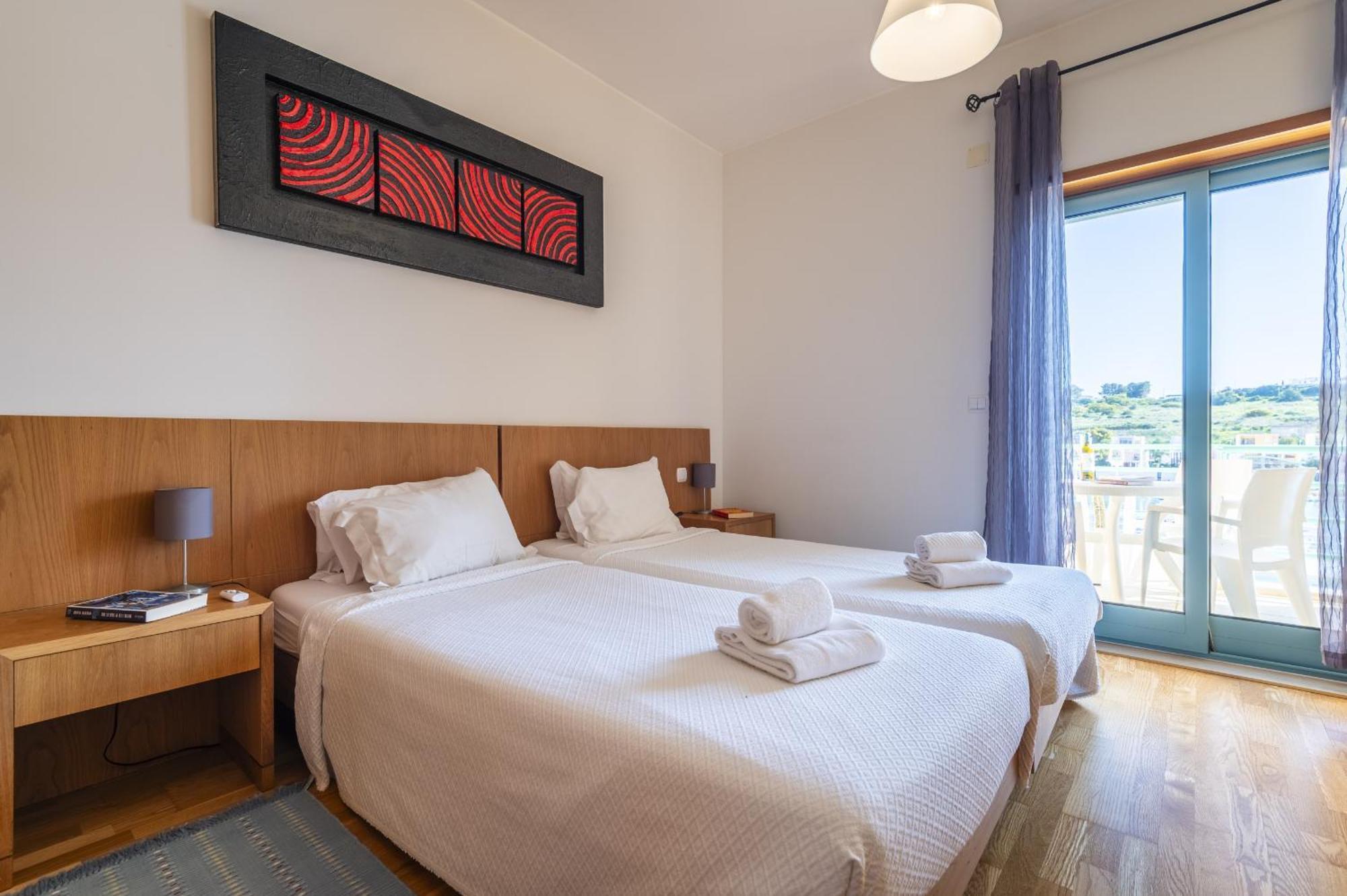 Marina Breeze Apartment With Pool - 900M From The Beach Albufeira Eksteriør bilde